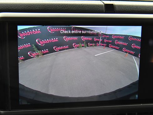 Used 2024 Jeep Wrangler Willys image 19