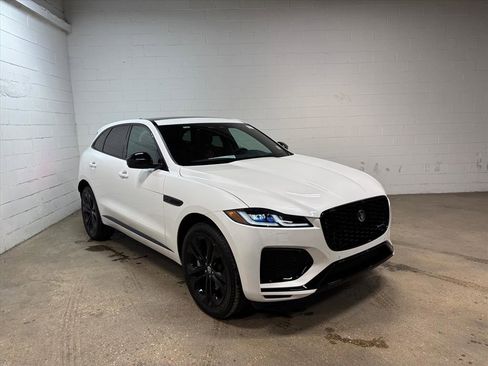 Used 2025 Jaguar F-PACE R-Dynamic S image 4