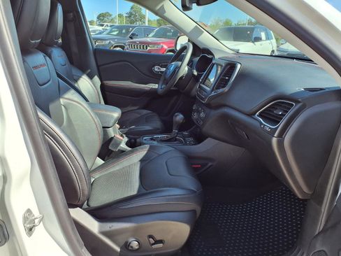 Used 2022 Jeep Cherokee Trailhawk w/ Premium Leather Package image 20