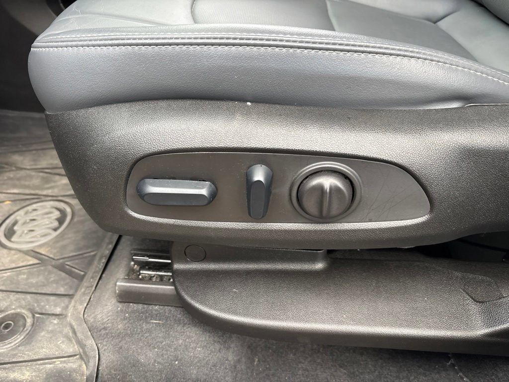 Used 2024 Buick Enclave Essence w/ Sound and Sites Package AWD/4WD image 19
