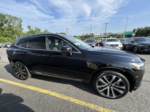Certified 2023 Volvo XC60 T8 Ultimate w/ Climate Package AWD/4WD image 9
