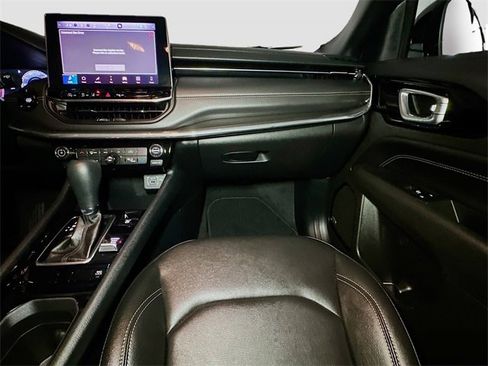 Used 2024 Jeep Compass Limited w/ High Altitude Package image 33