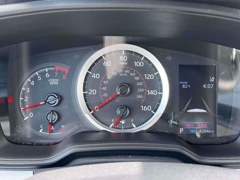 Used 2022 Toyota Corolla SE FWD image 3