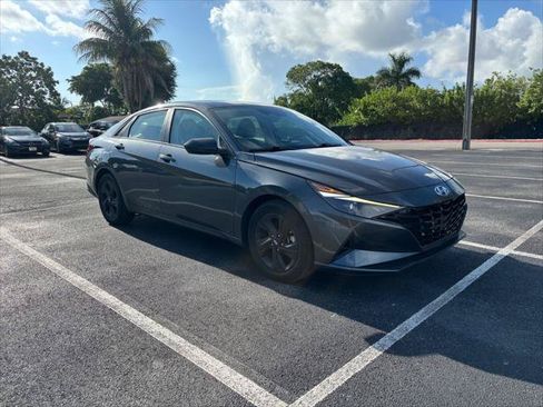 Used 2023 Hyundai Elantra SEL w/ Cargo Package FWD image 8
