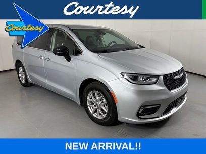 Used 2024 Chrysler Pacifica Touring-L