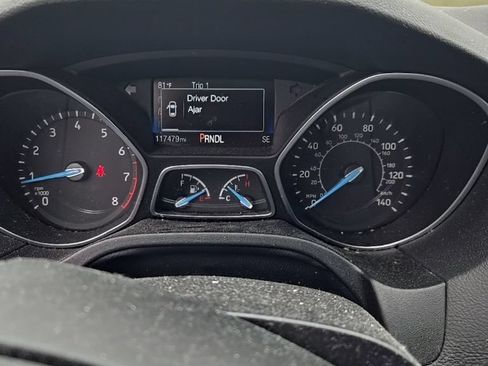 Used 2018 Ford Focus SE w/ Cold Weather Package FWD image 9