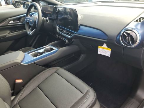 New 2026 Chevrolet Equinox EV LT image 28