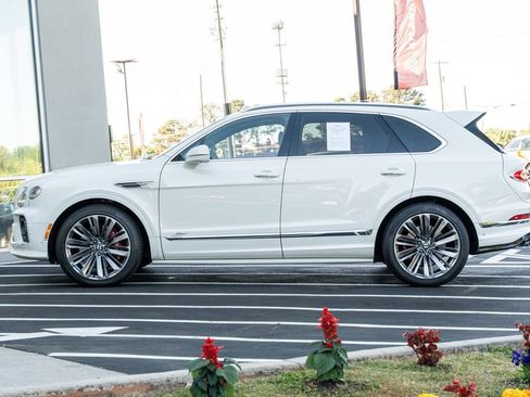 Used 2021 Bentley Bentayga Speed AWD/4WD image 24