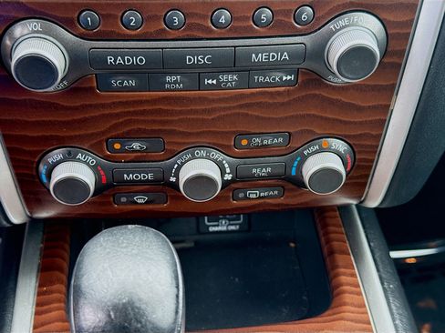 Used 2020 Nissan Pathfinder Platinum FWD image 13