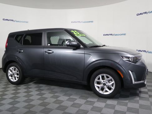 Used 2025 Kia Soul LX w/ LX Technology Package FWD image 4