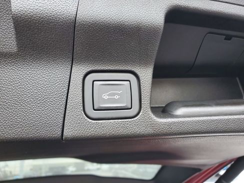 Used 2023 GMC Acadia AT4 w/ Technology Package image 6