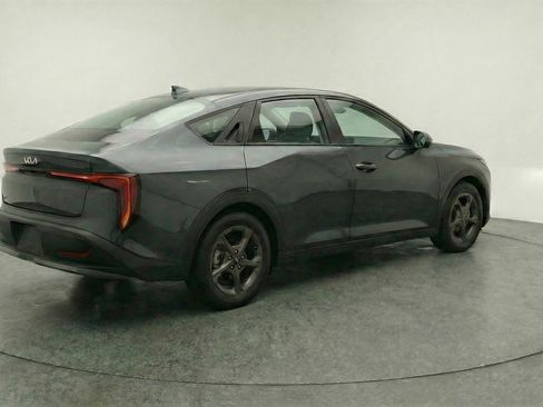 Used 2025 Kia K4 LXS image 9