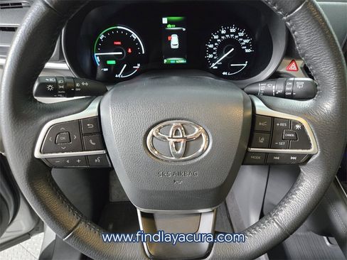 Used 2022 Toyota Sienna XLE image 19