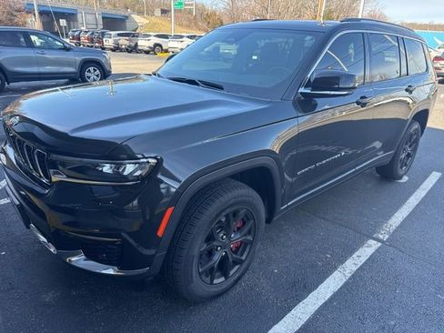 Used 2022 Jeep Grand Cherokee L Limited w/ Luxury Tech Group II image 4