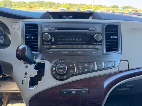 Used 2012 Toyota Sienna XLE AWD/4WD image 2