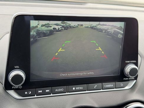Used 2025 Nissan Sentra SV FWD image 4
