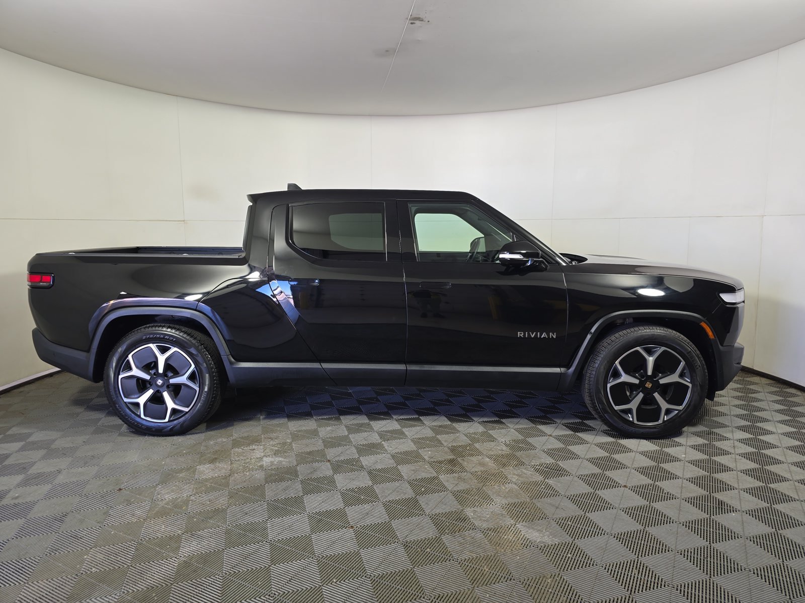 Used 2023 Rivian R1T Adventure Dual AWD/4WD image 6