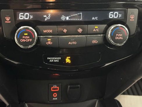 Used 2017 Nissan Rogue SL image 28