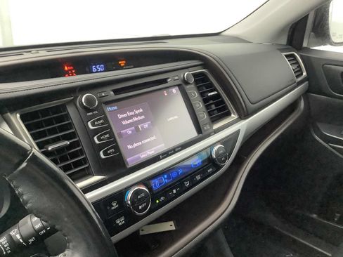Used 2019 Toyota Highlander XLE AWD/4WD image 17