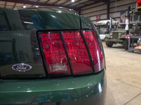 Used 2001 Ford Mustang GT RWD image 32