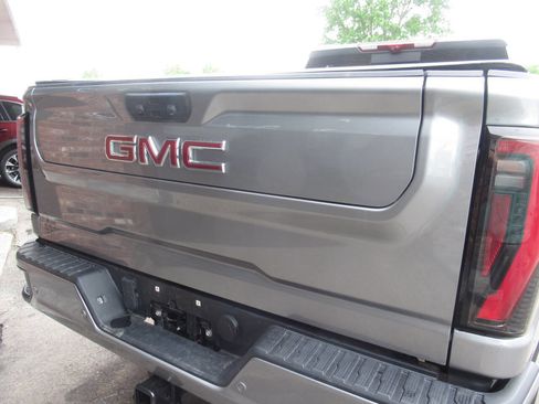 Used 2024 GMC Sierra 2500 AT4 w/ AT4 Premium Plus Package AWD/4WD image 15