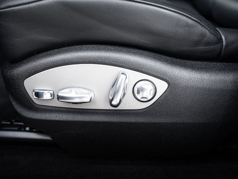 Certified 2026 Porsche Macan image 21