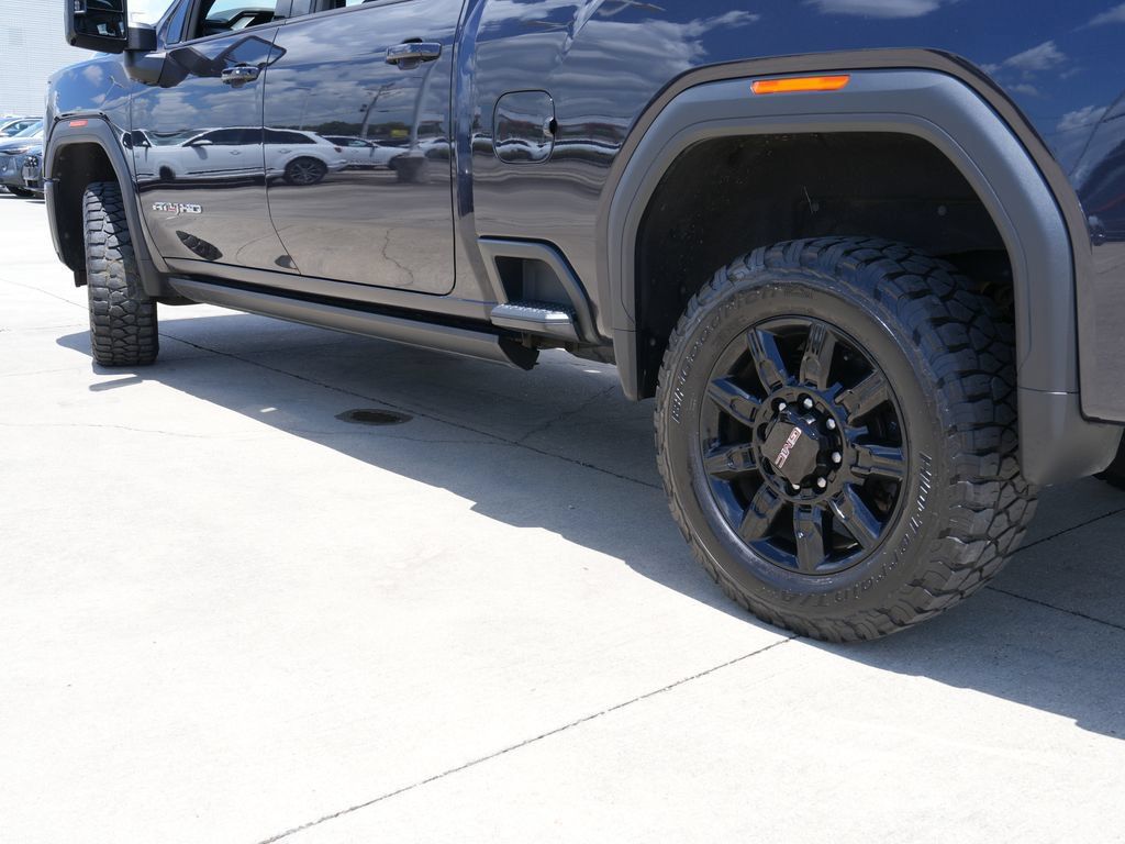 Used 2024 GMC Sierra 2500 AT4 w/ AT4 Premium Plus Package AWD/4WD image 9