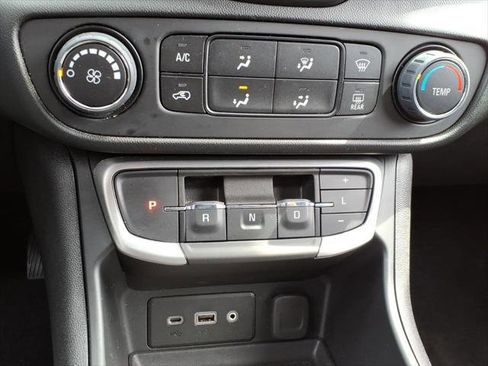 Used 2024 GMC Terrain SLE FWD image 17