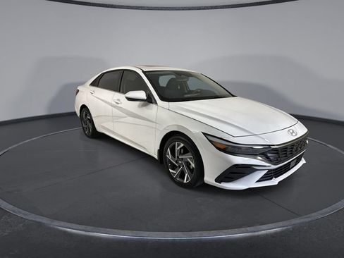 Certified 2025 Hyundai Elantra SEL FWD image 2