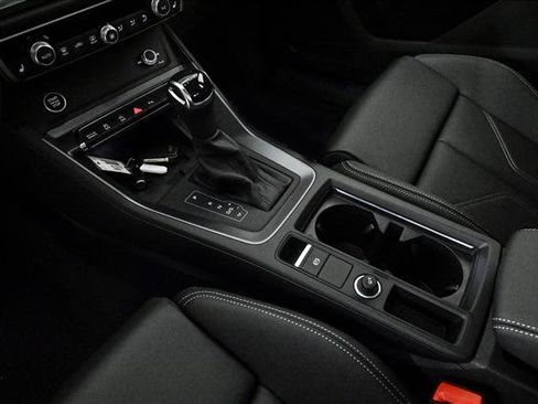 New 2025 Audi Q3 2.0T Premium image 10