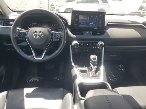 Used 2022 Toyota RAV4 XLE Premium image 12