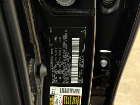 Used 2024 Toyota Highlander LE AWD/4WD image 14