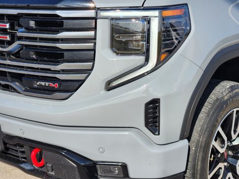 Used 2025 GMC Sierra 1500 AT4 w/ AT4 Premium Package AWD/4WD image 8