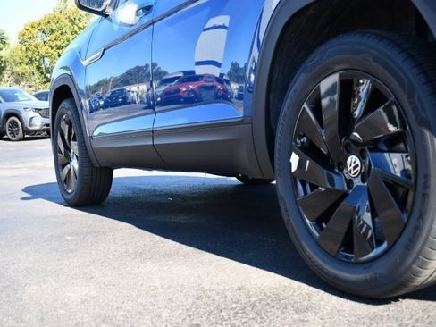 New 2025 Volkswagen Atlas Cross Sport SE image 9