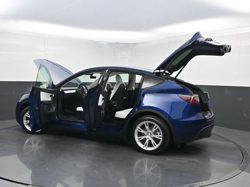 Used 2021 Tesla Model Y Long Range AWD/4WD image 35