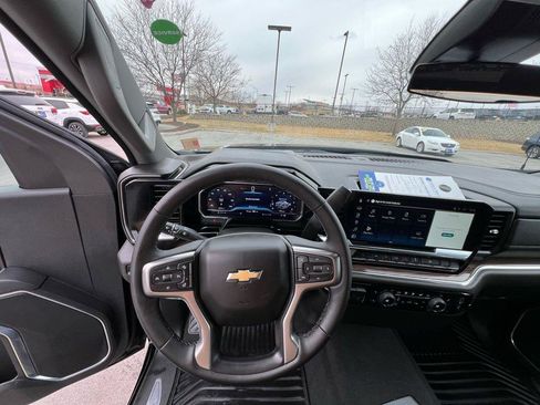 Used 2025 Chevrolet Silverado 1500 LT image 40