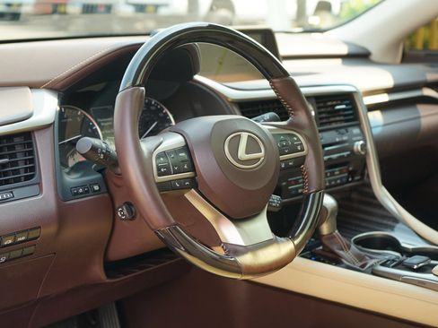 Used 2019 Lexus RX 350L Luxury w/ Accessory Package AWD/4WD image 13