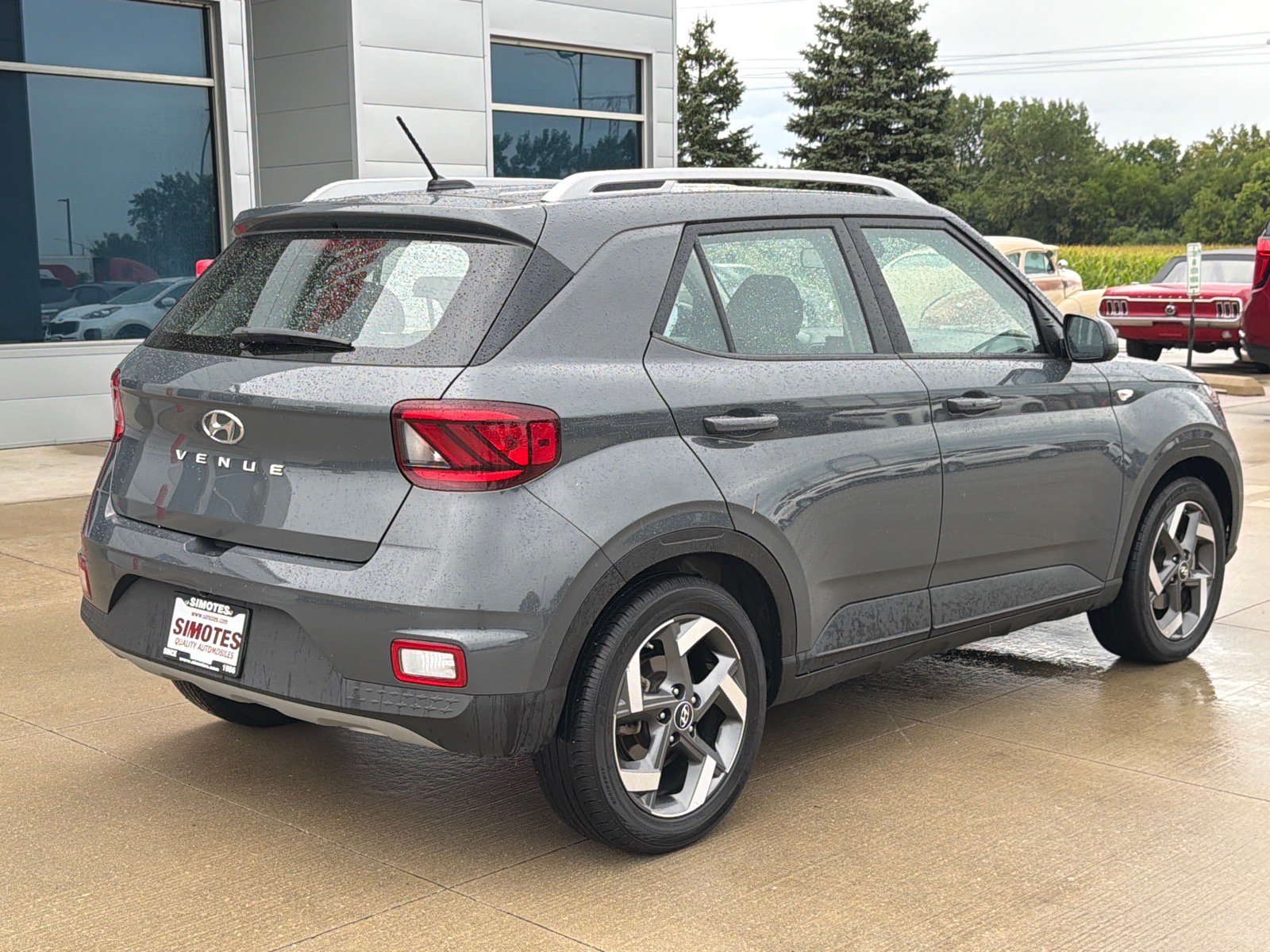 Used 2025 Hyundai Venue SEL FWD image 8