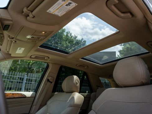 Used 2015 Mercedes-Benz ML 400 4MATIC w/ Lighting Package image 12