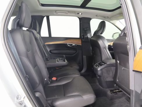 Used 2022 Volvo XC90 T6 Momentum w/ Climate Package image 14