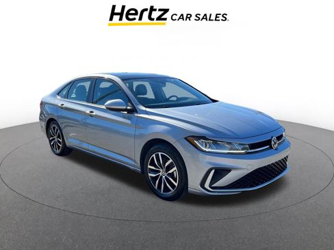 Used 2025 Volkswagen Jetta SE image 1