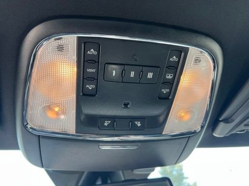 Used 2012 Chrysler 300 C w/ 19-Premium Speaker Group RWD image 23