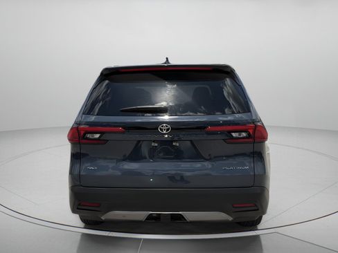 Used 2024 Toyota Grand Highlander AWD image 4