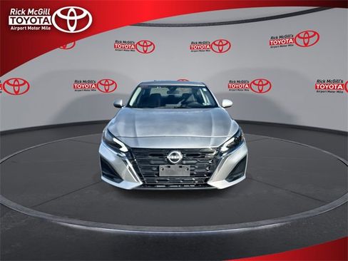 Used 2023 Nissan Altima 2.5 SV image 3
