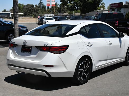 Used 2024 Nissan Sentra SV FWD image 8
