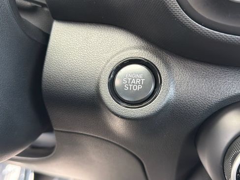 Used 2025 Hyundai Venue SEL FWD image 28