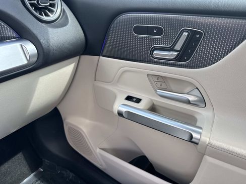 Used 2022 Mercedes-Benz GLB 250 image 19