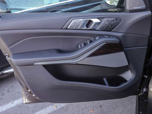 New 2026 BMW X7 xDrive40i w/ M Sport Package image 18