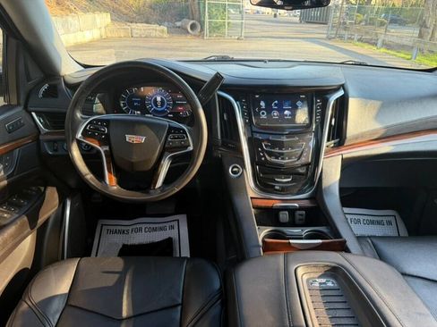 Used 2018 Cadillac Escalade Luxury image 34