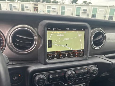 Used 2019 Jeep Wrangler Unlimited Sahara AWD/4WD image 10